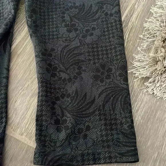 Athleta running Capri - Picture 4 of 8